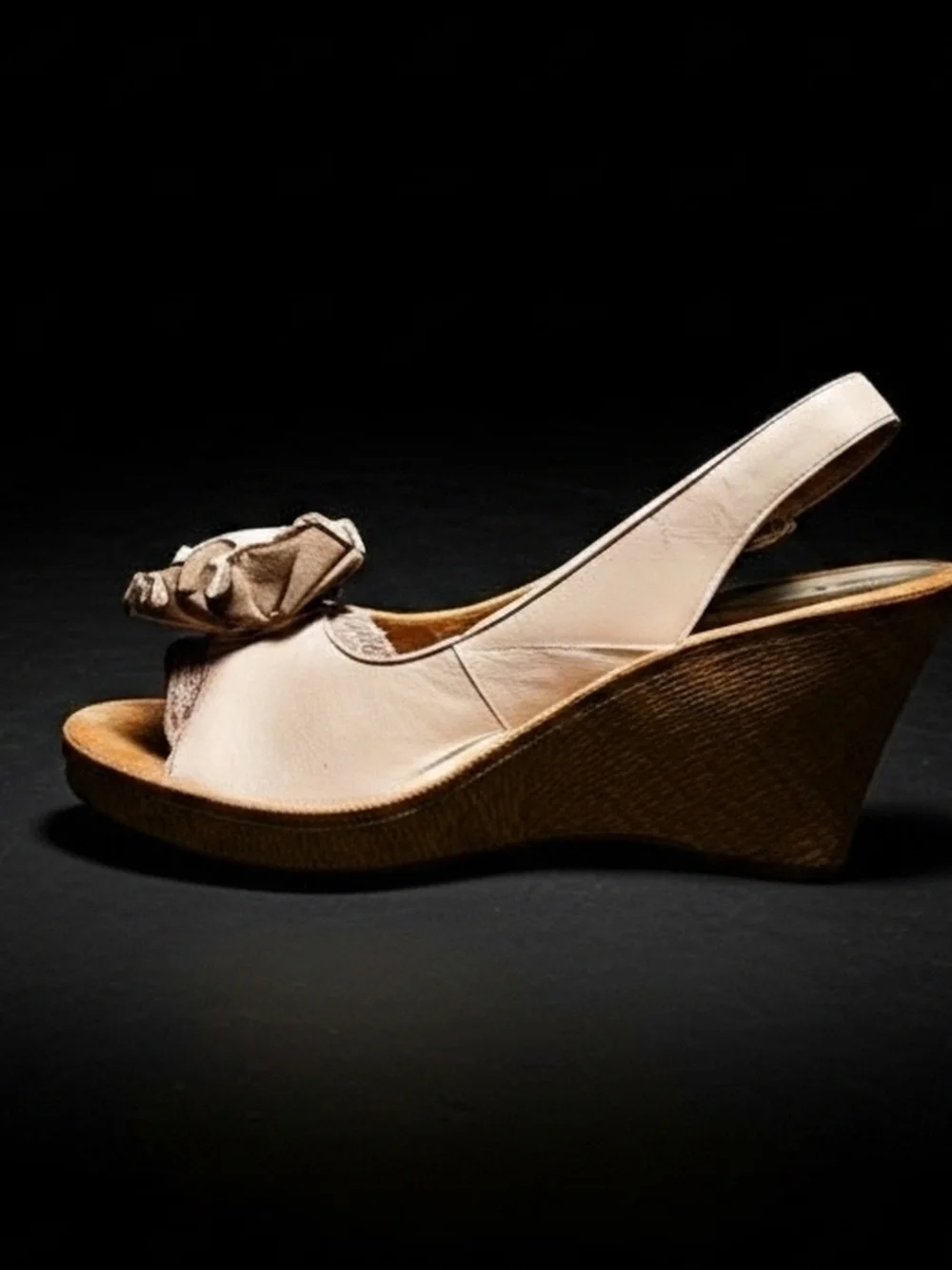 boc White Ruffle Leather Slingback Wedge Sandals Size 9